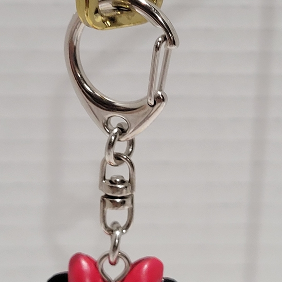 Minnie Mouse key chain pvc with carabiner and 3 hooks NWT - Picture 4 of 6